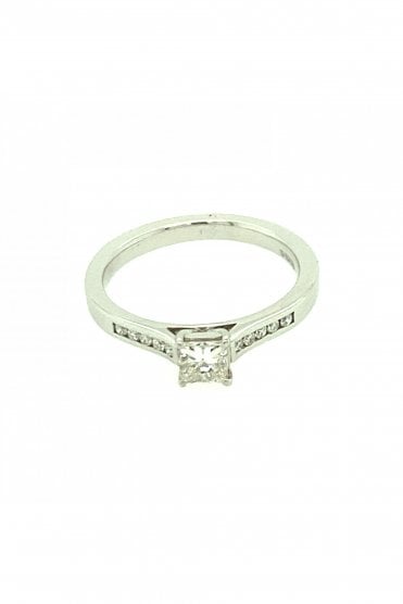 18ct White Gold Diamond Ring Princess & Round Brilliant Cut