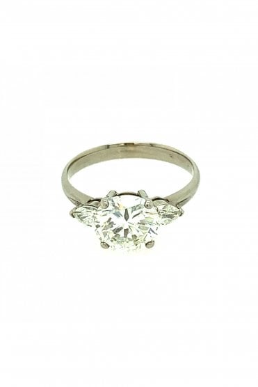 18ct White Gold Three Stone Diamond Ring Centre Round Brilliant & Side Pear Cut