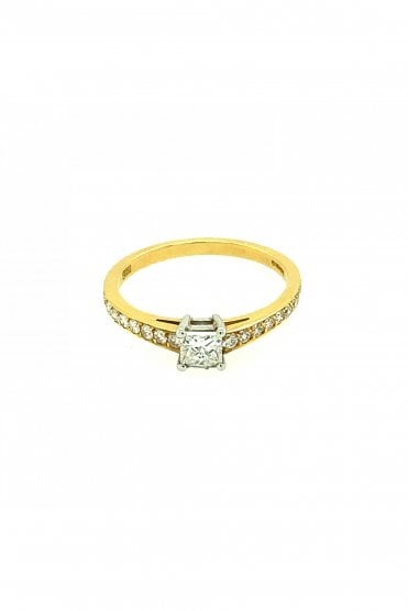 18ct Yellow Gold Diamond Ring Total Diamond Weight 0.32ct