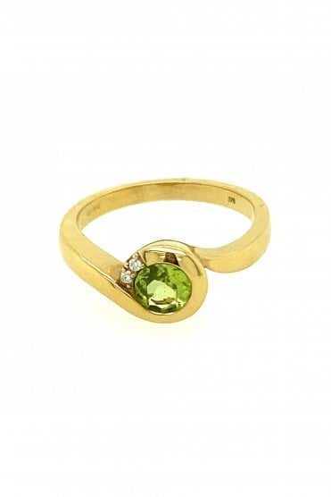 9ct Yellow Gold Peridot & Diamond Ring 9ct Yellow Gold Rubover Set